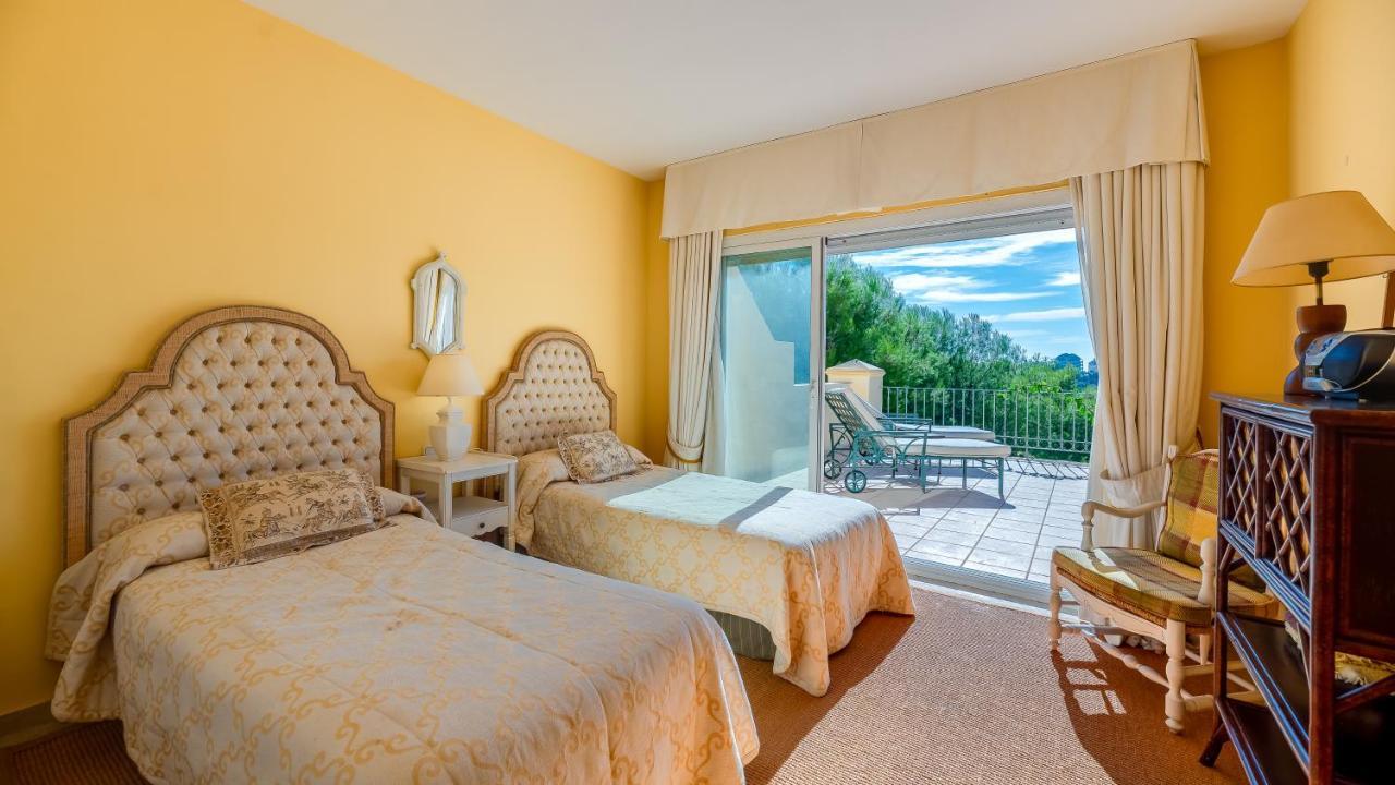 Golf In Marbella, Frontline Golfvilla In Rioreal Golf