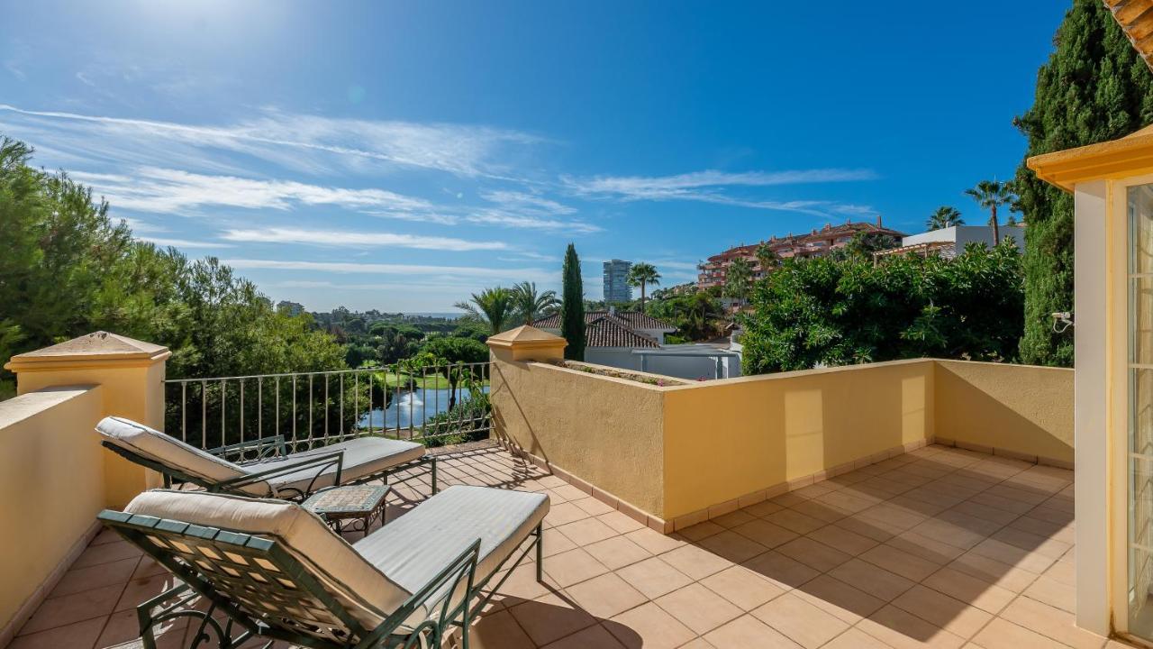 Villaer Golf In Marbella, Frontline Golfvilla In Rioreal Golf