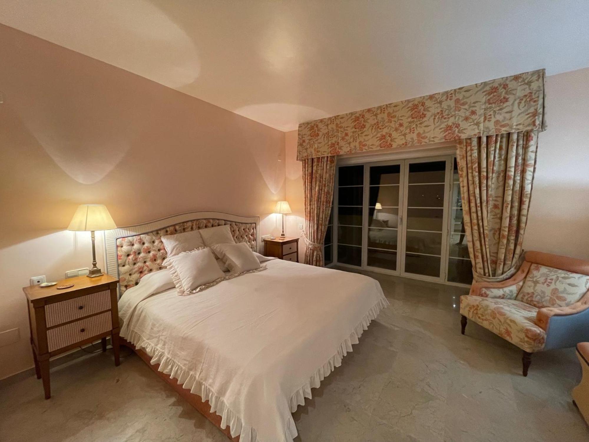 Villaer Golf In Marbella, Frontline Golfvilla In Rioreal Golf Marbella